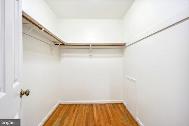 Building Photo - 1210 Suffield Dr