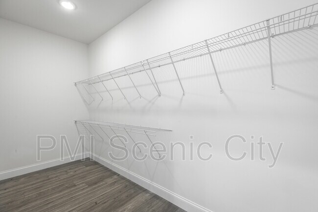 Building Photo - 1908 Cypress Ln