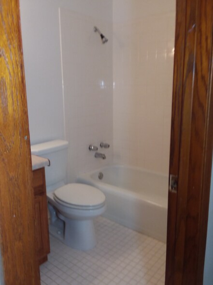 Building Photo - 3246 Douglas Dr N