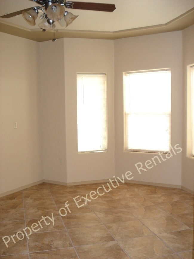 Building Photo - 4206 Tres Ninos Dr