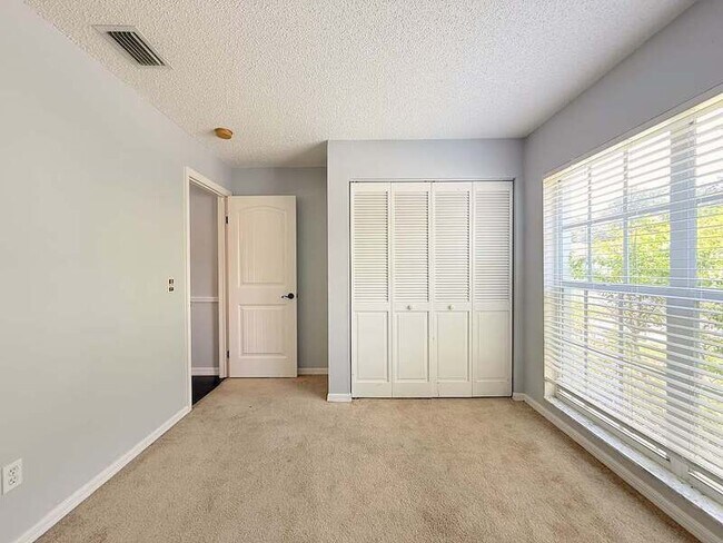 Building Photo - 1118 Hardwood Dr