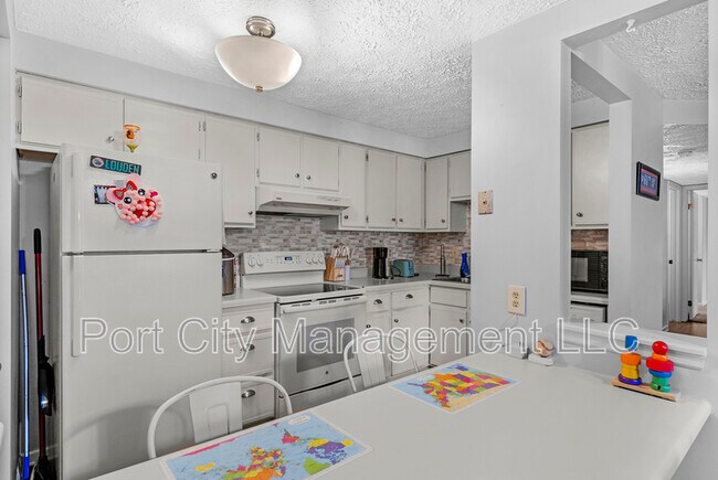 Building Photo - 8030 Abbey Ct