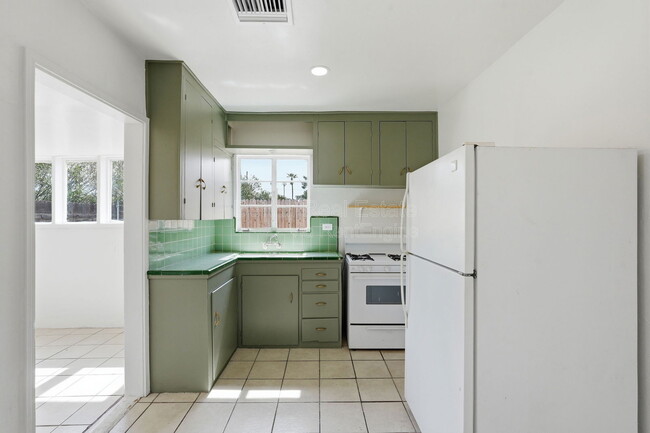 Building Photo - 1432 N Columbus Blvd