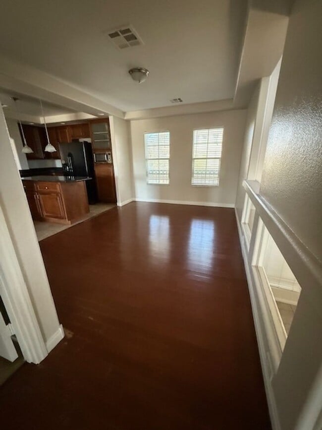 Building Photo - AVAILABLE NOW! Outstanding 3 Story Home!