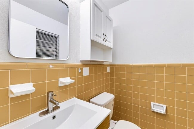 Building Photo - 301 Carothers St