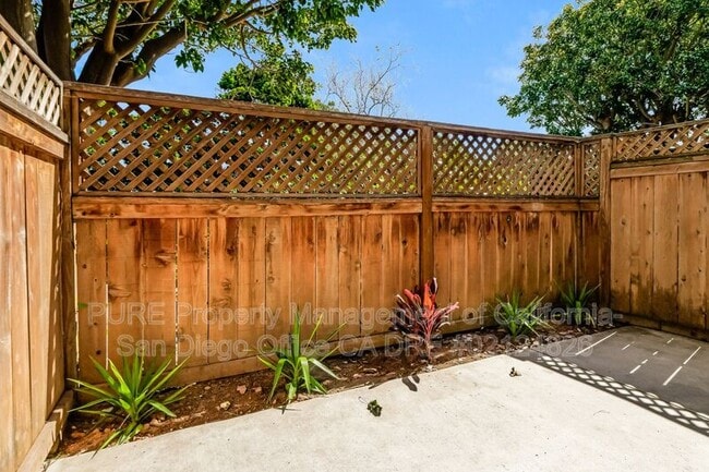 Building Photo - 615 Vine St