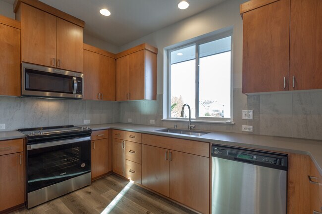 SS Appliances - 16011 NE 30th St