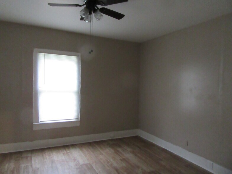 Building Photo - 513 N McQueen St