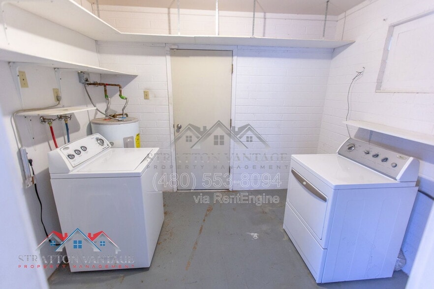Building Photo - 5706 E Des Moines St