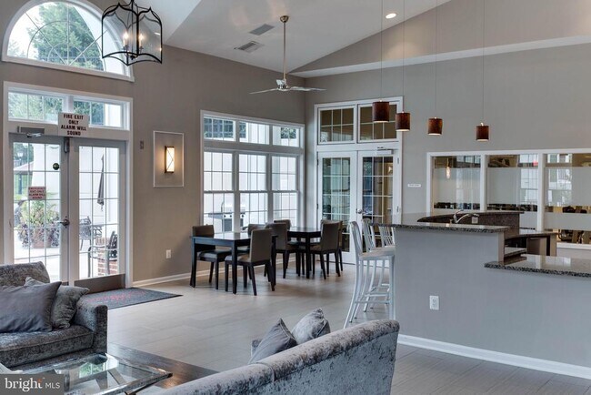 Building Photo - 1471C N Van Dorn St