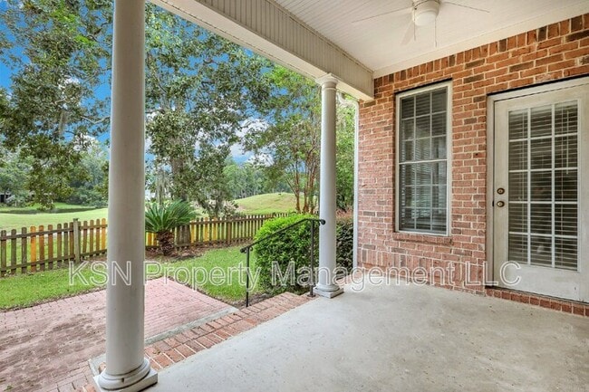 Building Photo - 5 Southernwood Pl