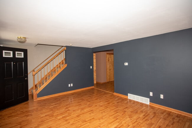 Front Living - 250 Lyndale Ave