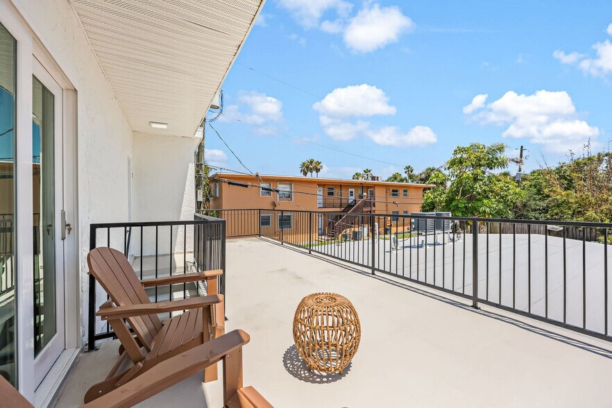 Building Photo - 637 S Orlando Ave