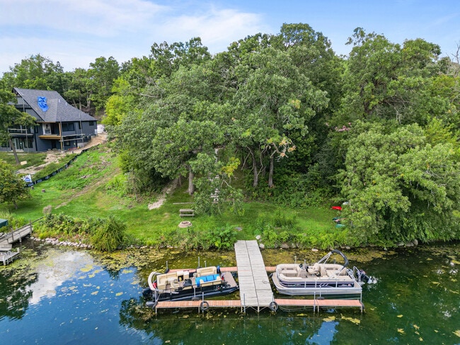 Building Photo - N7439 Mariner Hills Cir