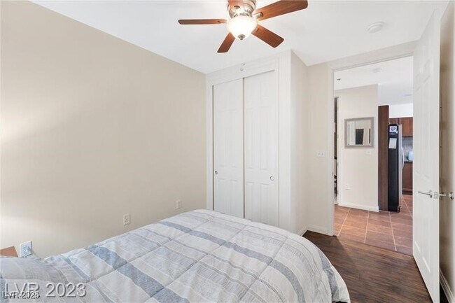 Building Photo - 2405 W Serene Ave