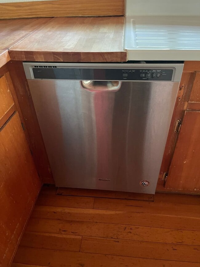 Building Photo - Cozy and convenient, private location, Cot...