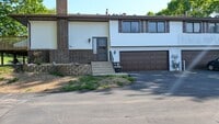 Building Photo - Awesome 3 bed unit