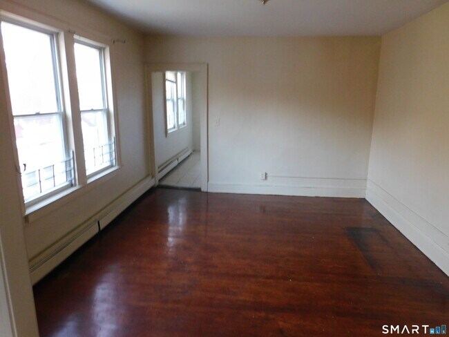 Building Photo - 293 Westland St