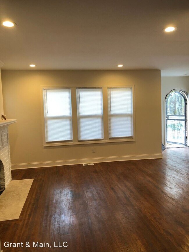Building Photo - 3 br, 1.5 bath House - 16551 Roselawn