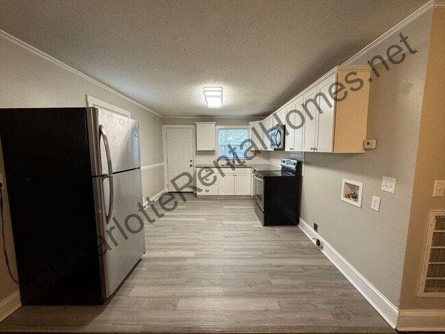 Building Photo - 3 bedroom 1 bathroom home in Gastonia!