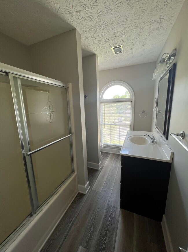 Building Photo - 700 Cirrus Ct