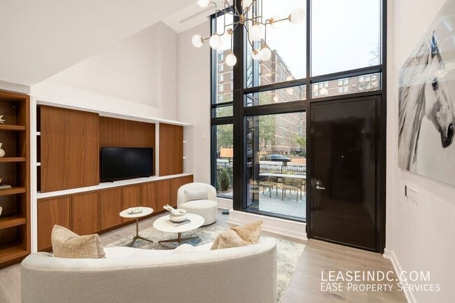 Building Photo - 1332 8th St NW