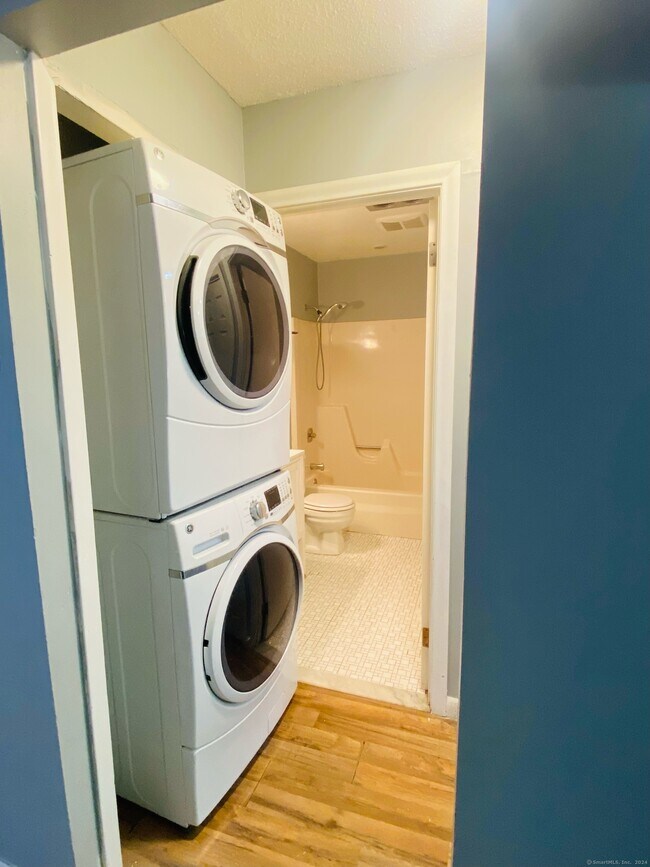 Building Photo - 507 Twin Circle Dr