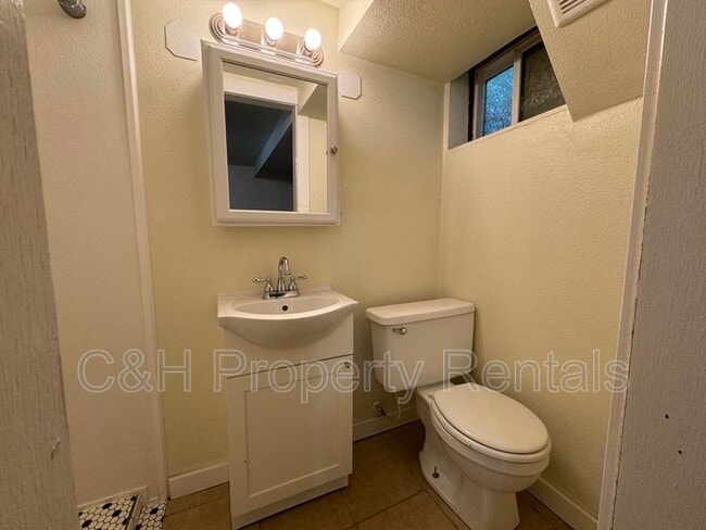 Building Photo - 1408 1/2 1st Street West