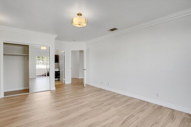 Building Photo - Get This House Now