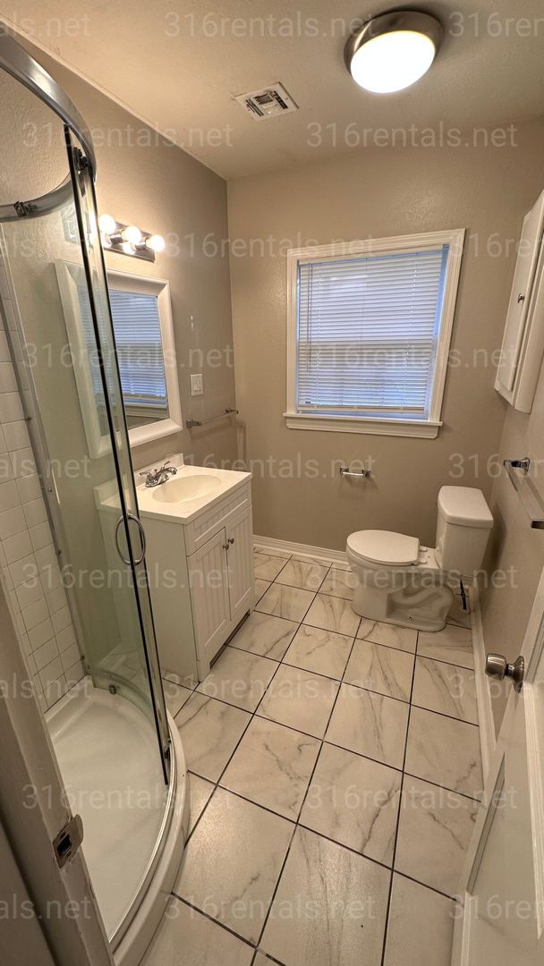 Building Photo - $950 - 2 bed 1 bath - Beautiful single family home*COMING SOON*