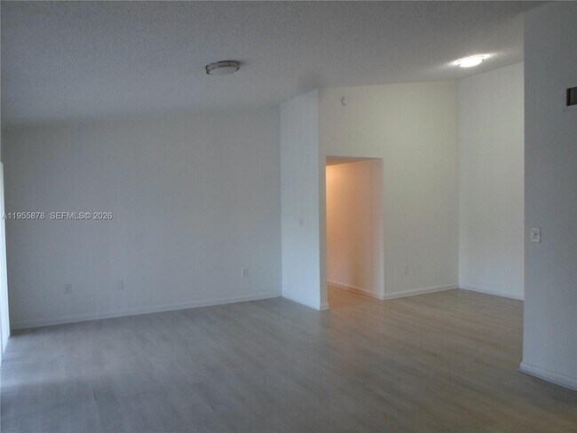 Building Photo - 20760 NE 4th Ct