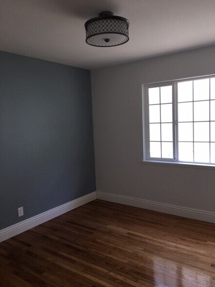 Building Photo - 2130 Valleywood Dr