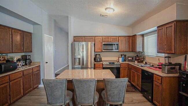 Building Photo - Gorgeous 4 Bedroom, 2 Bathroom Solar Home in Desert Oasis!