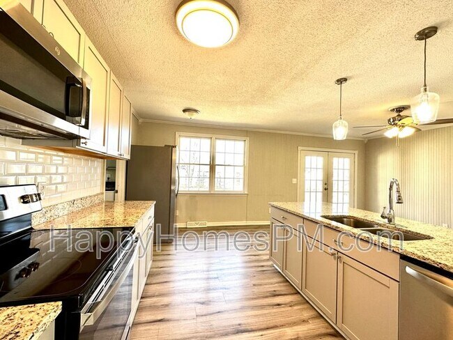 Building Photo - 6 Duck Pond Ct