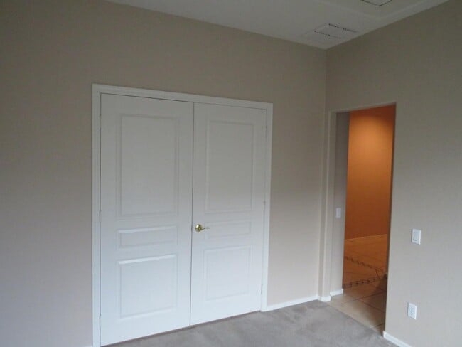 Building Photo - 336 N 77th Pl