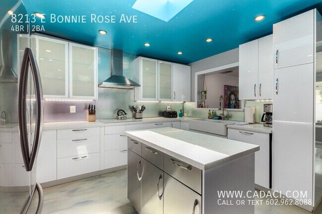 Building Photo - 8213 E Bonnie Rose Ave