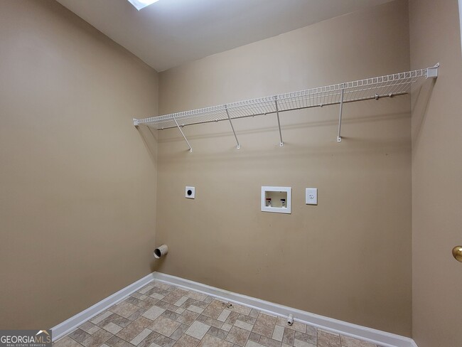 Building Photo - 6162 Deluna Way