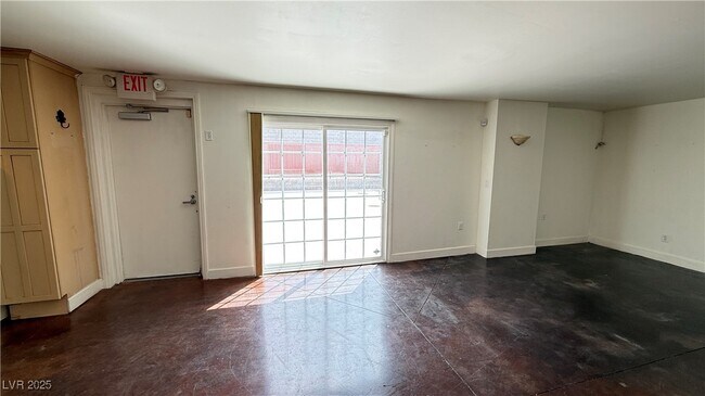 Building Photo - 1613 Carse Dr