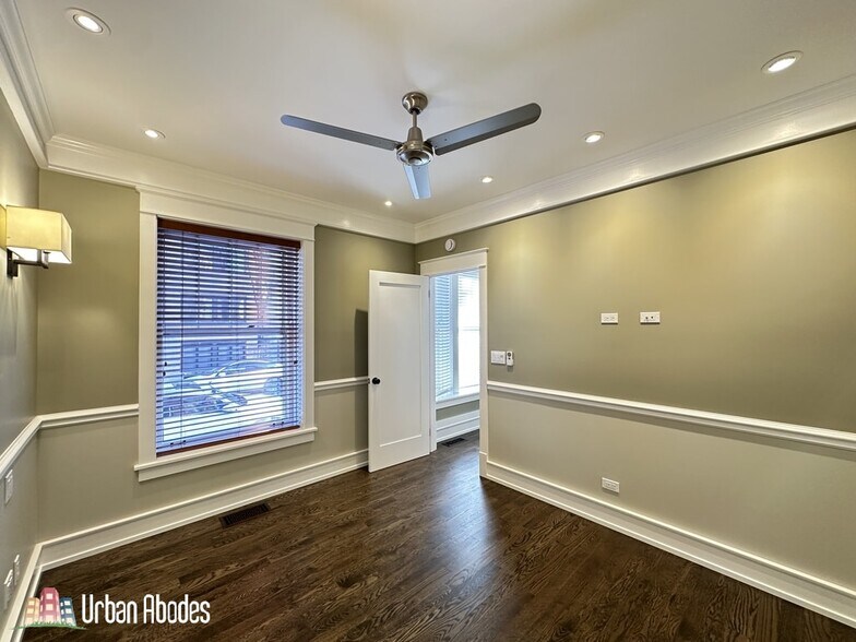 Building Photo - 1406 W Cornelia Ave