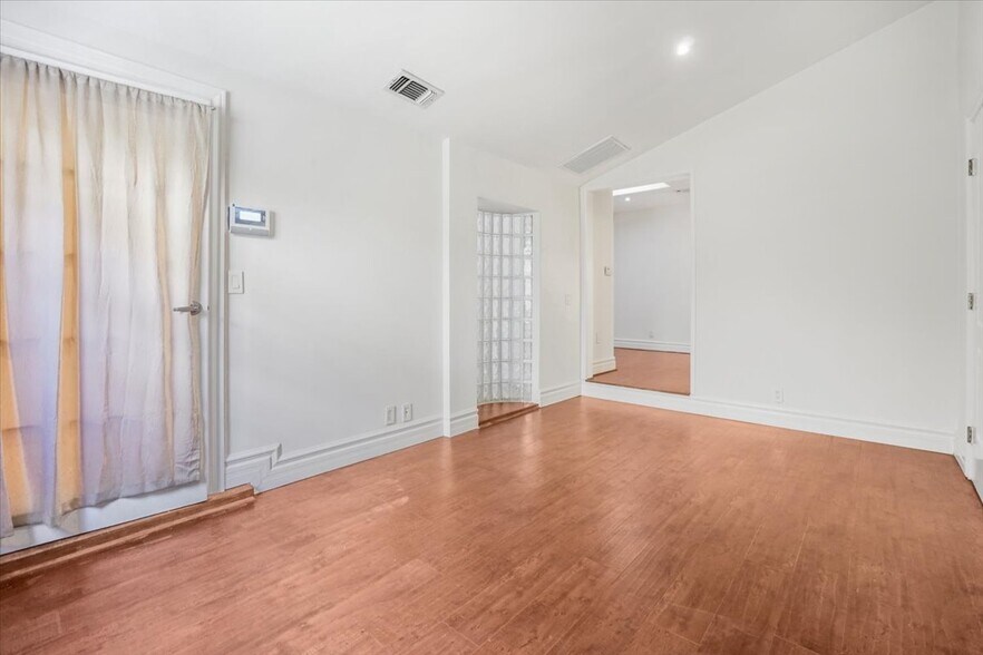 Building Photo - 114 S Layton Dr