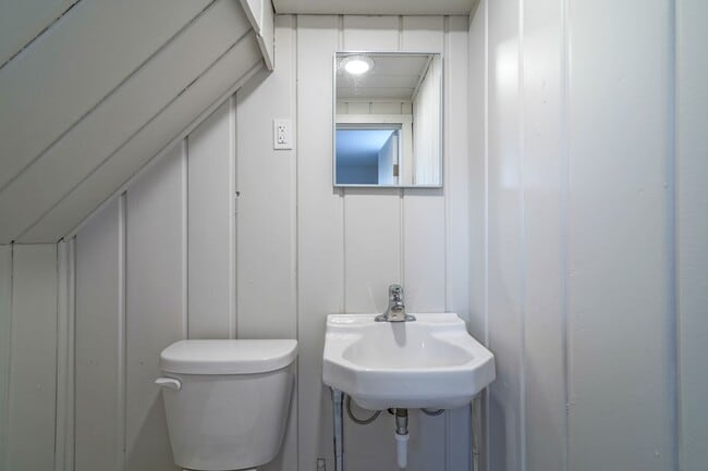 Building Photo - Recently Updated Single Family Home Available