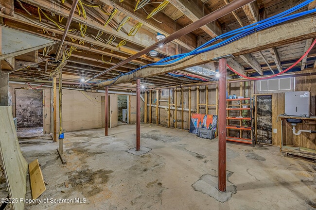Building Photo - 55 Welles St