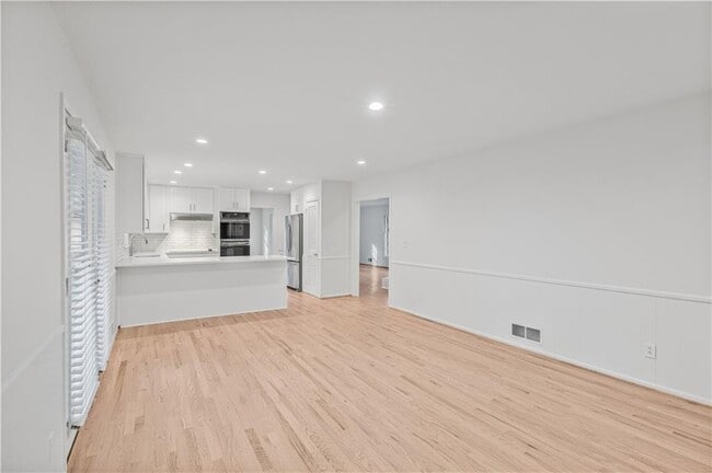 Building Photo - 2713 Briarlake Rd NE