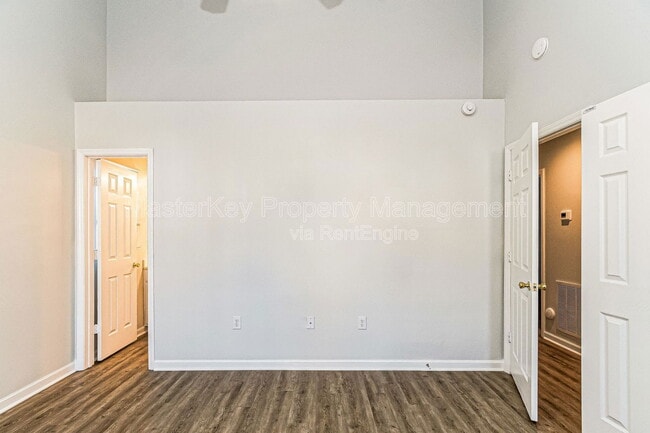 Building Photo - 112 Burt St