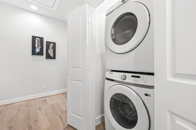 Building Photo - 2214 Roozy Lk Ln