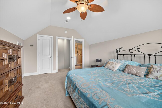 Building Photo - 3253 Gardenwood Dr