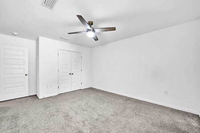 Building Photo - 30 Sandywoods Ct