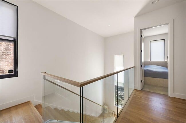 Building Photo - 314 Delmont Dr NE
