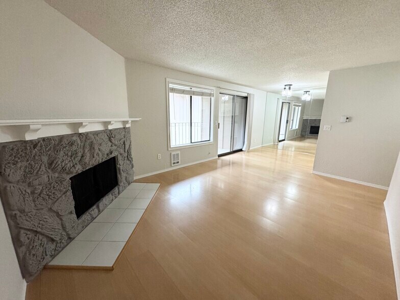 Building Photo - 15705 NE 18th St