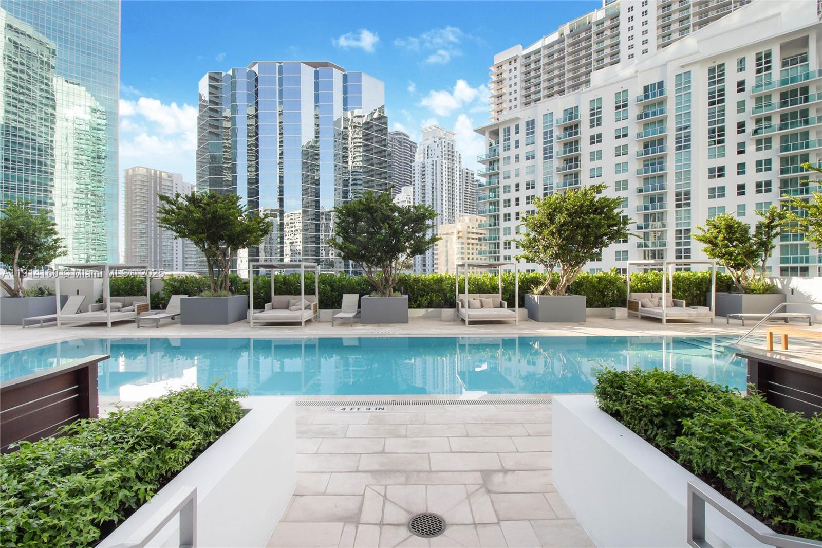 Building Photo - 1300 Brickell Bay Dr